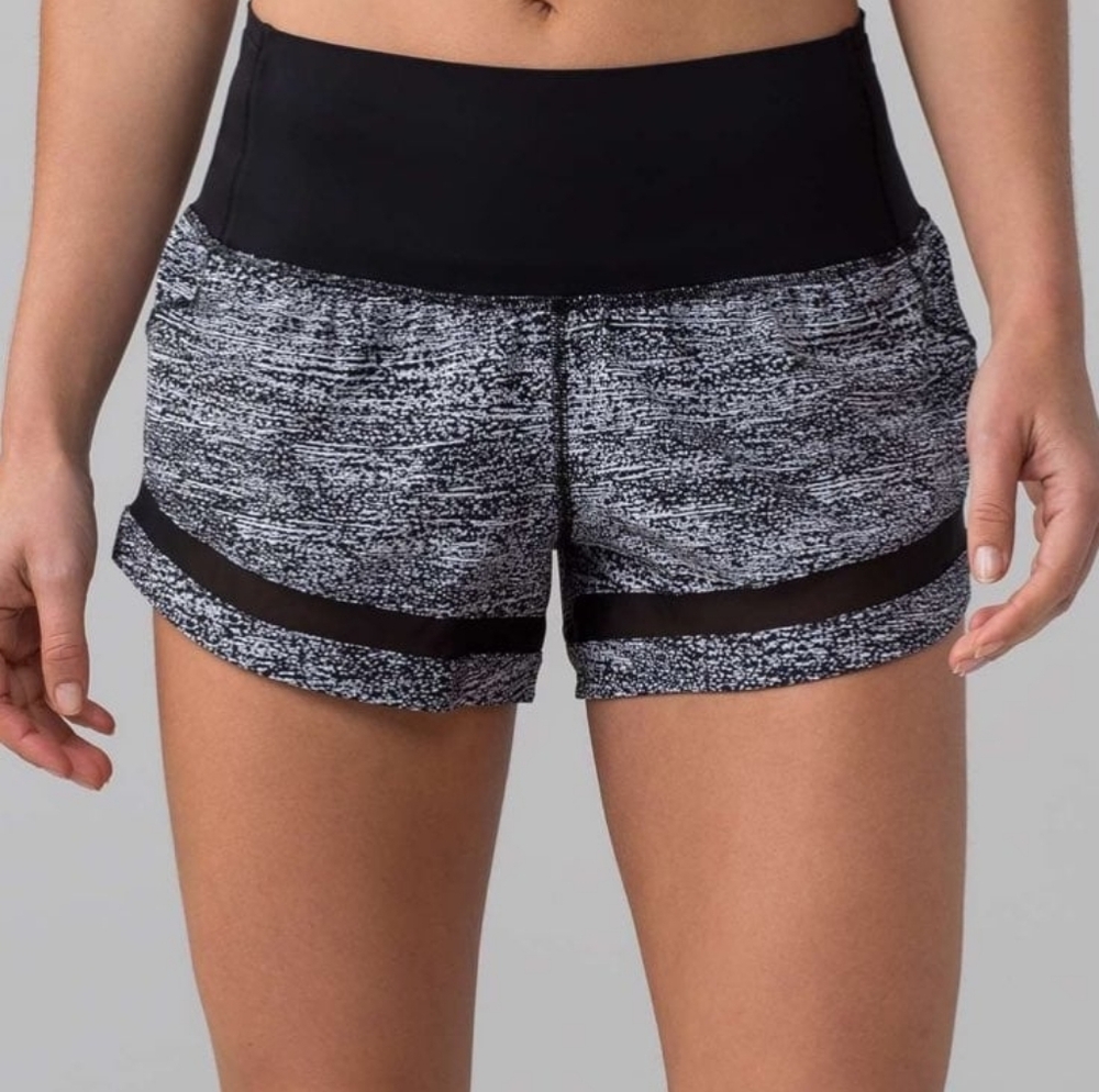 NWOTS **Lululemon** Pace Perfect Shorts. Size 10. Black And White - Picture 12 of 12